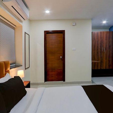 ホテル Super Townhouse The Cinco Bliss Near Ikea, Wells Forgo, Kims, Care Hospitals ハイデラバード エクステリア 写真