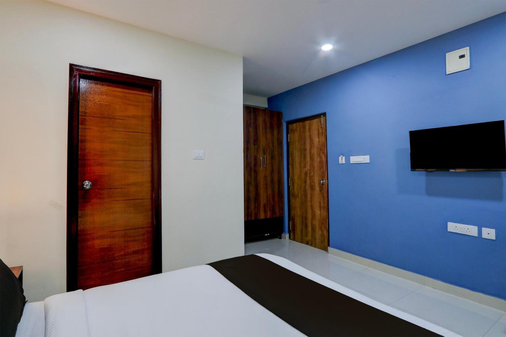 ホテル Super Townhouse The Cinco Bliss Near Ikea, Wells Forgo, Kims, Care Hospitals ハイデラバード エクステリア 写真